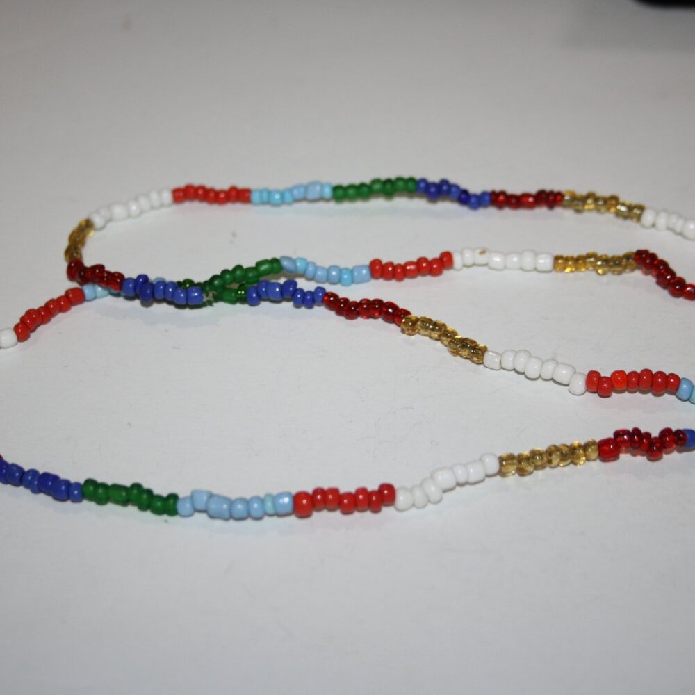 Beautiful red, blue and green glass beaded necklace 33" - Picture 2 of 5